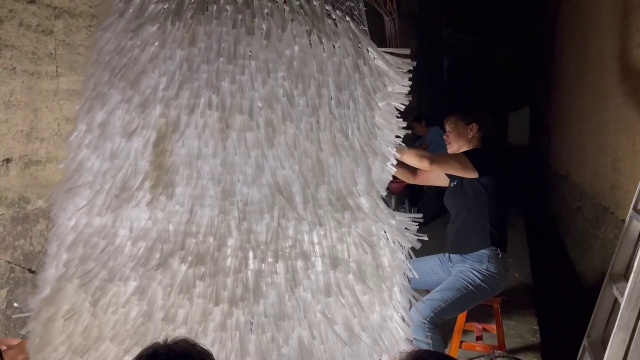 村里的阿姨在做一件神秘的事情