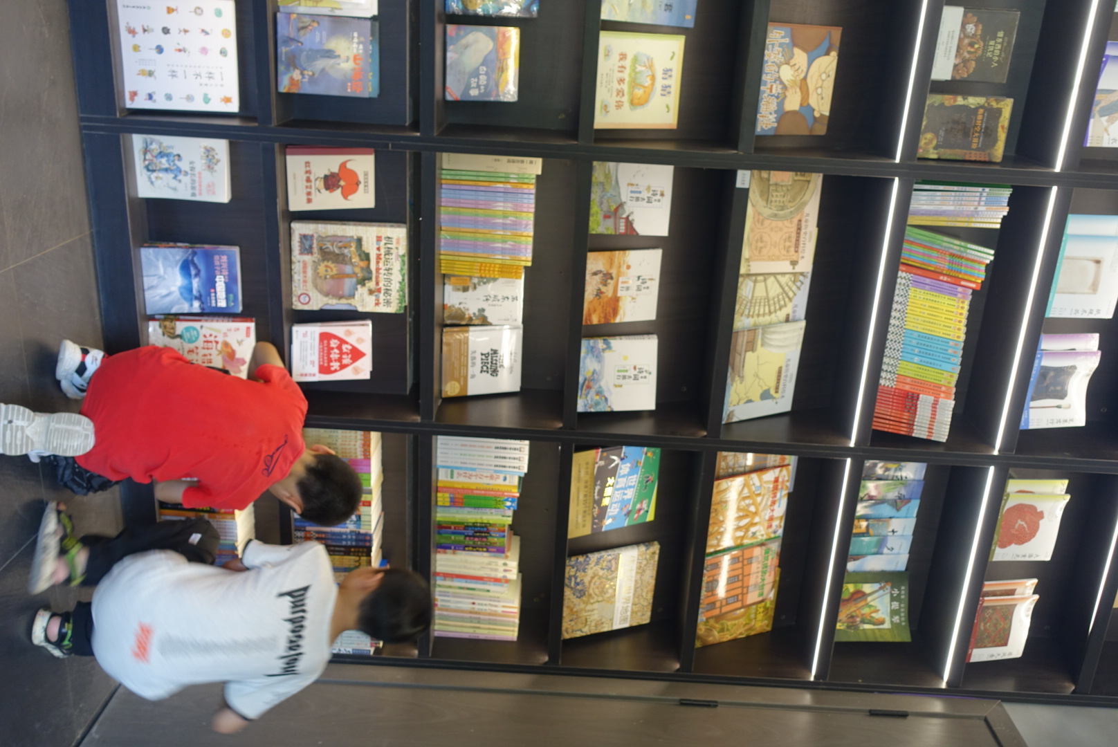 终于终于终于村里的孩子们开始上来大梦看书啦!!