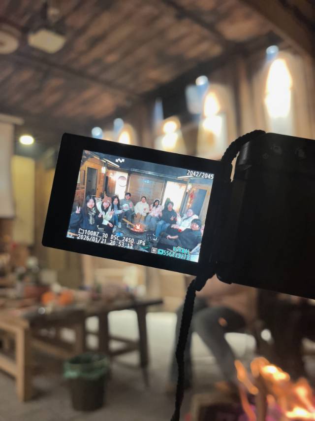 《一只手👋引来一张手》