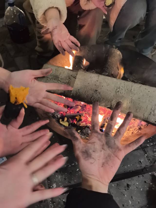 《一只手👋引来一张手》