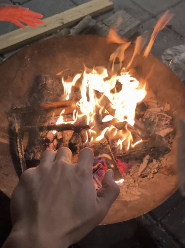 《一只手👋引来一张手》